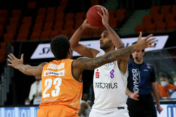 场均完成超 场均完成超