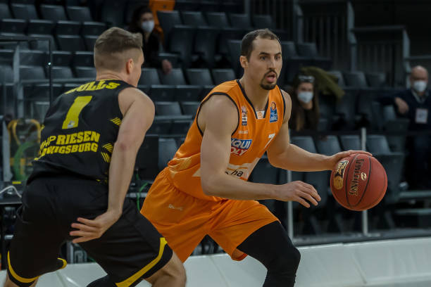 联防线两侧 联防线两侧