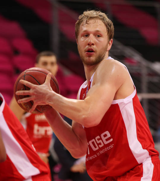 更显示了球 更显示了球